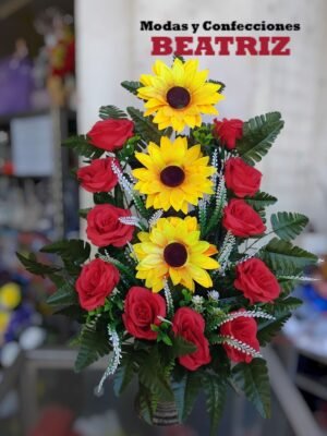 Arreglo floral de rosas rojas y girasoles amarillos con follaje verde en base alta de barro - Modas y Confecciones Beatriz