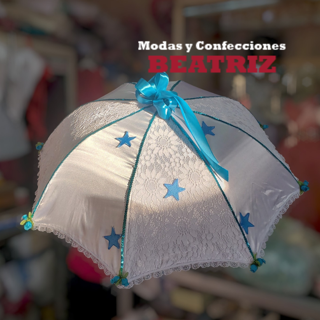 Sombrilla blanca decorada con encaje, estrellas azules, cintas turquesa y flores para celebraciones y desfiles - Modas y Confecciones Beatriz